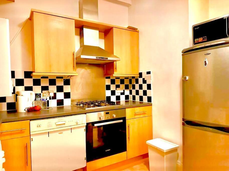 Tower Bridge! Immaculate One Bed Appartement Londen